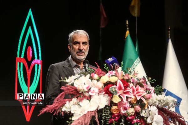 مراسم تجلیل از دانشجو معلمان برتر و سرآمد دانشگاه فرهنگیان