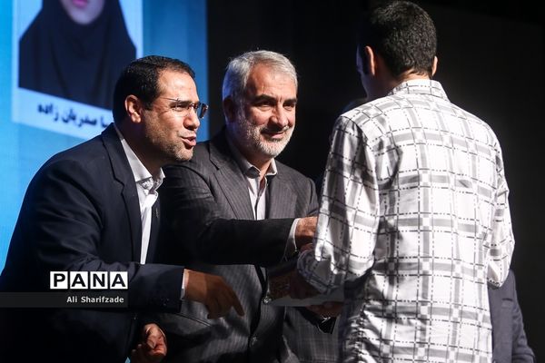 مراسم تجلیل از دانشجو معلمان برتر و سرآمد دانشگاه فرهنگیان