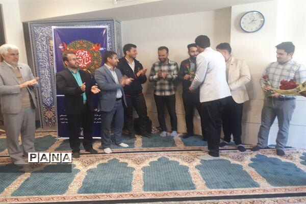 تجلیل ازکارمندان جوان اداره آموزش و پرورش ابرکوه