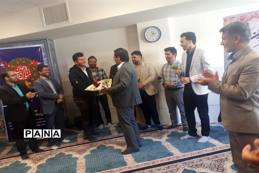 تجلیل ازکارمندان جوان اداره آموزش و پرورش ابرکوه