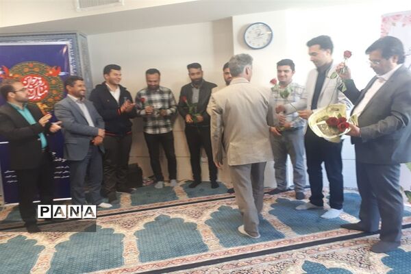 تجلیل ازکارمندان جوان اداره آموزش و پرورش ابرکوه