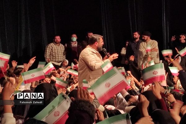 تجلیل از جوانان برگزیده استان فارس همزمان با جشن روز جوان و ولادت حضرت علی اکبر(ع)