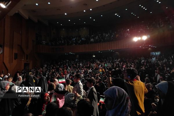 تجلیل از جوانان برگزیده استان فارس همزمان با جشن روز جوان و ولادت حضرت علی اکبر(ع)