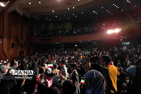تجلیل از جوانان برگزیده استان فارس همزمان با جشن روز جوان و ولادت حضرت علی اکبر(ع)
