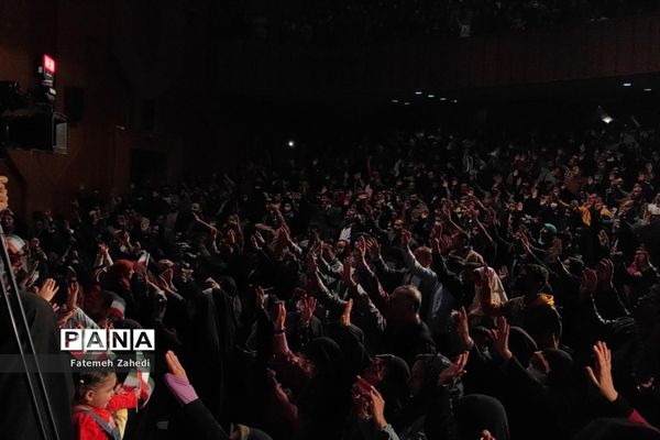 تجلیل از جوانان برگزیده استان فارس همزمان با جشن روز جوان و ولادت حضرت علی اکبر(ع)