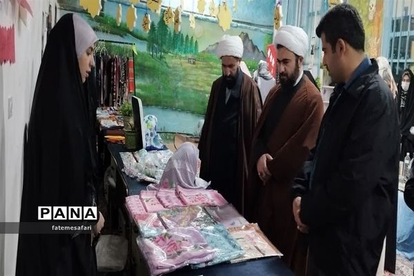 افتتاح نمایشگاه عیدانه بانوان موسسه قرآن و عترت نورالعرش شهرستان فیروزکوه