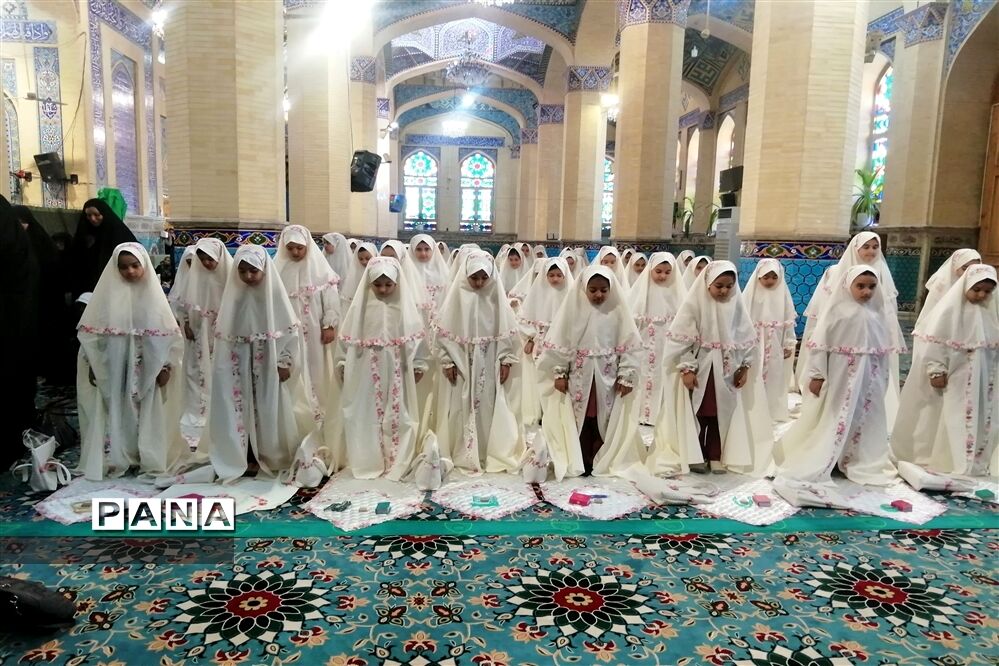اولین اقامه نماز جماعت دختران نو‌تکلیف دبستان عالیه جبروتی یک ناحیه یک یزد