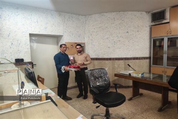 توزیع شیر به‌مناسبت هفته سلامت مردان در اداره آموزش‌ و‌ پرورش پاکدشت