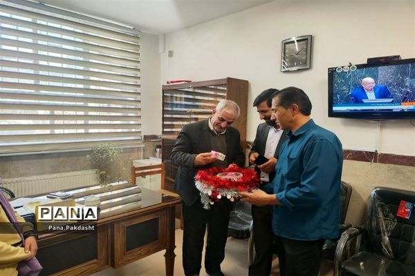 توزیع شیر به‌مناسبت هفته سلامت مردان در اداره آموزش‌ و‌ پرورش پاکدشت