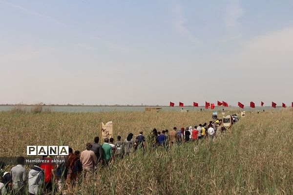 دانش‌آموزان پسر رودهن در اردوی راهیان نور