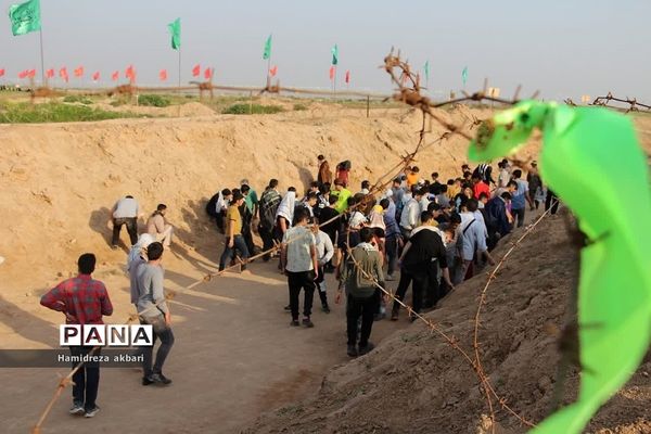 دانش‌آموزان پسر رودهن در اردوی راهیان نور