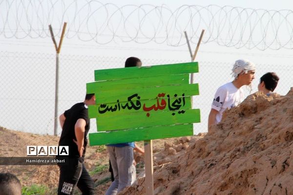 دانش‌آموزان پسر رودهن در اردوی راهیان نور