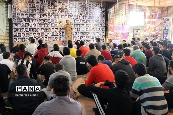 دانش‌آموزان پسر رودهن در اردوی راهیان نور