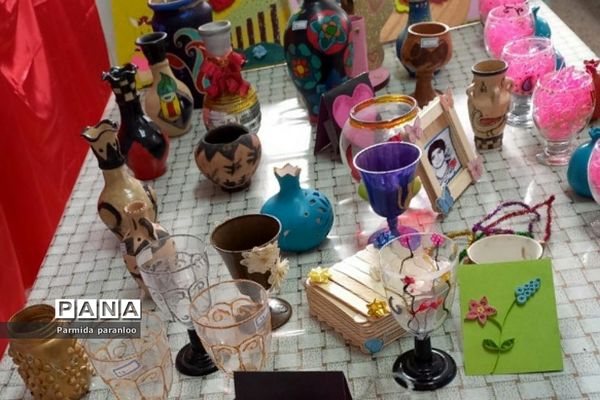 برگزاری مدرسه‌‌ انقلاب دبیرستان نشاط در بهارستان 2