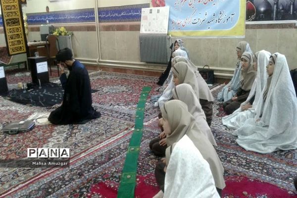 نماز جماعت و آموزش دستورات دینی درآموزشگاه شهید شرافت اسلامشهر