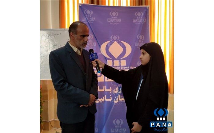تجلیل از همیاران علم و دانش در دبستان امام رضا (ع) نایین / فیلم