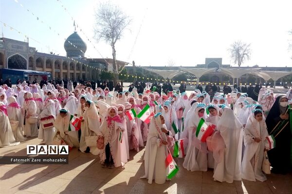 برگزاری جشن تکلیف دختران مدارس غیردولتی نواحی چهارگانه شیراز در حرم مطهر شاهچراغ(ع)