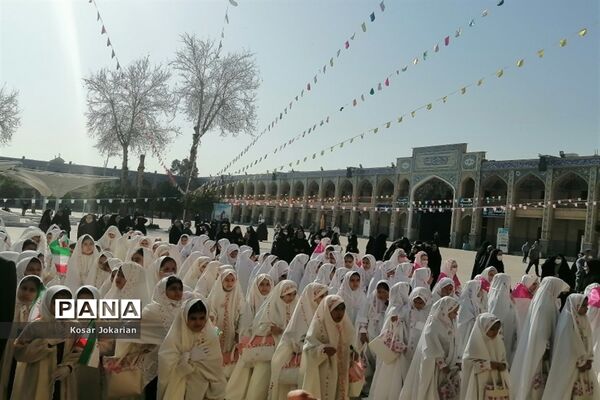 برگزاری جشن تکلیف دختران مدارس غیردولتی نواحی چهارگانه شیراز در حرم مطهر شاهچراغ(ع)