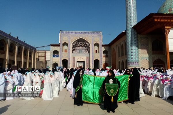 برگزاری جشن تکلیف دختران مدارس غیردولتی نواحی چهارگانه شیراز در حرم مطهر شاهچراغ(ع)