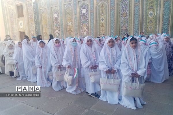 برگزاری جشن تکلیف دختران مدارس غیردولتی نواحی چهارگانه شیراز در حرم مطهر شاهچراغ(ع)