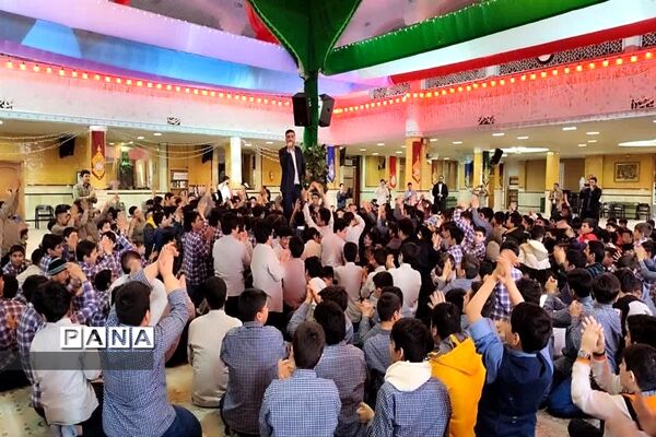 استقبال پرشور دانش‌آموزان از برنامه‌های جشن‌های شعبانیه