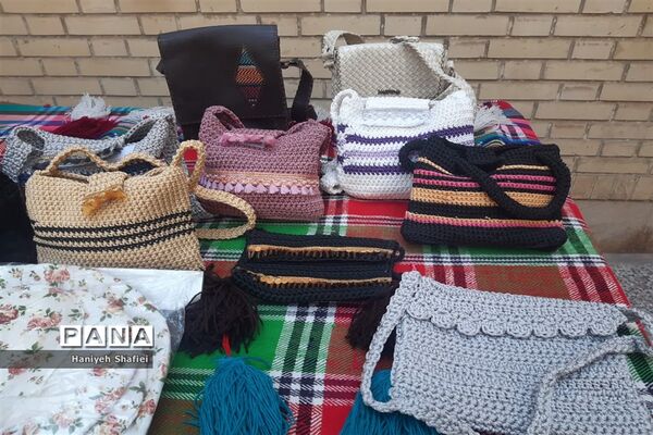 نمایشگاه دست‌ساخته و فروش محصولات پژوهش‌سرای‌جابربن‌حیان ناحیه یک شیراز