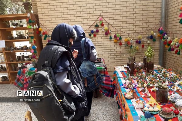 نمایشگاه دست‌ساخته و فروش محصولات پژوهش‌سرای‌جابربن‌حیان ناحیه یک شیراز