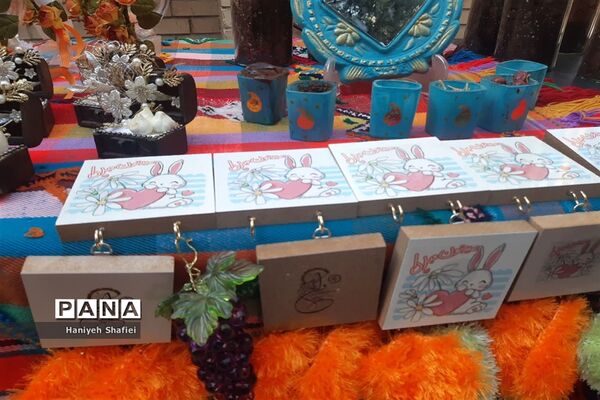 نمایشگاه دست‌ساخته و فروش محصولات پژوهش‌سرای‌جابربن‌حیان ناحیه یک شیراز