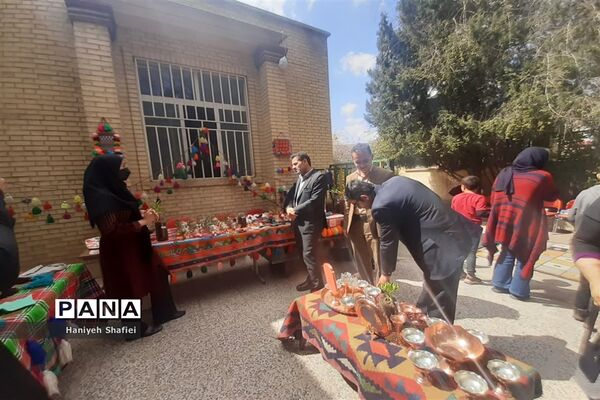 نمایشگاه دست‌ساخته و فروش محصولات پژوهش‌سرای‌جابربن‌حیان ناحیه یک شیراز