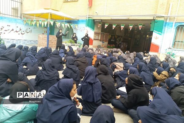آموزش کاشت و نگهداری گیاهان آپارتمانی در دبیرستان نرجس منطقه ۱۳