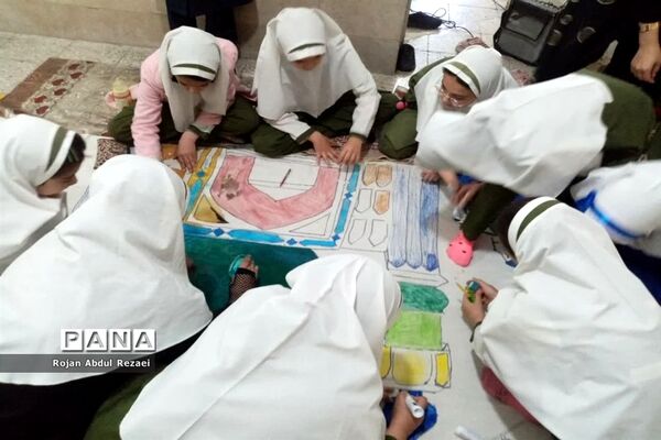 نقاشی همگانی دانش‌آموزان آموزشگاه الله‌اکبر اسلامشهر
