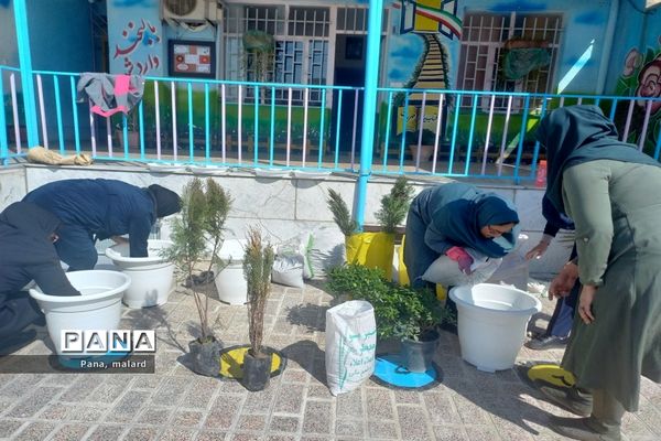 کاشت نهال در مدارس شهید همت و شکوفه‌های دانش ملارد