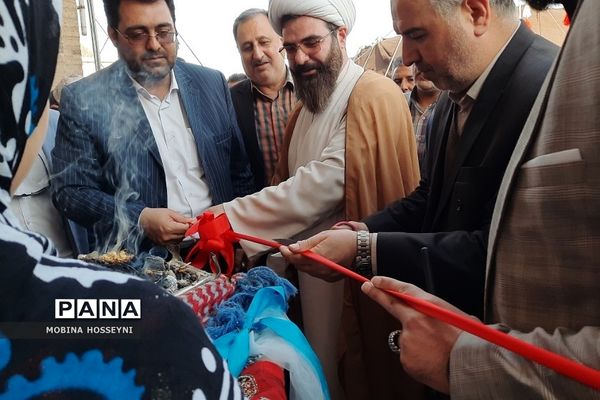 افتتاحیه جشنواره اقوام ایرانی در کاروانسرای عباسی فشافویه