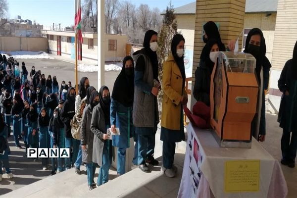 برگزاری جشن نیکوکاری در آموزشگاه دخترانه آیت‌الله کاشانی داران