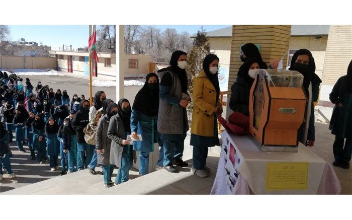 برگزاری جشن نیکوکاری در آموزشگاه دخترانه آیت‌الله کاشانی داران/ فیلم