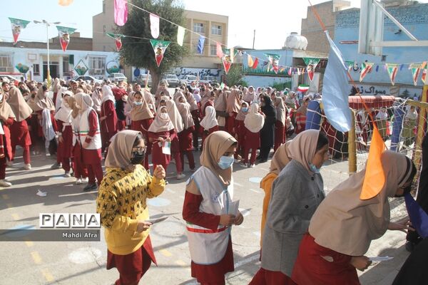 نواخته شدن زنگ جشن نیکوکاری در دبستان شاهد حریت بهبهان