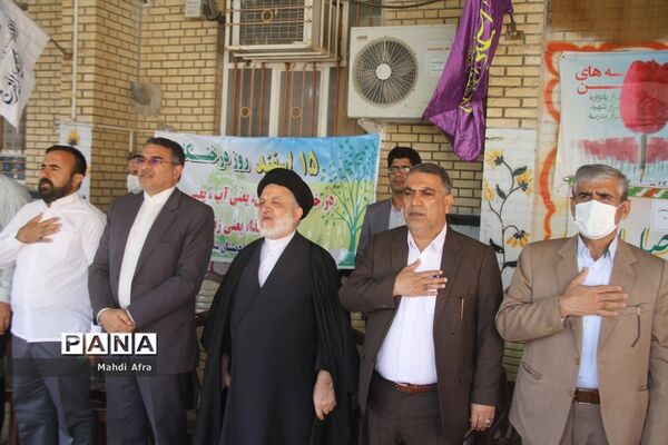 نواخته شدن زنگ جشن نیکوکاری در دبستان شاهد حریت بهبهان