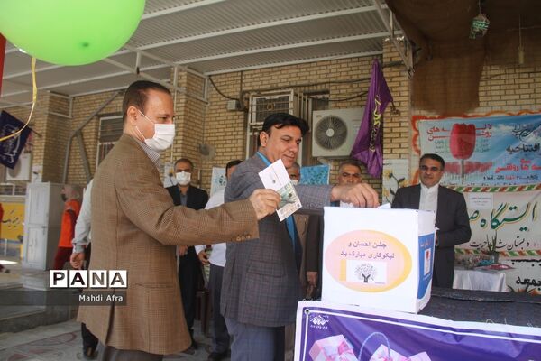 نواخته شدن زنگ جشن نیکوکاری در دبستان شاهد حریت بهبهان