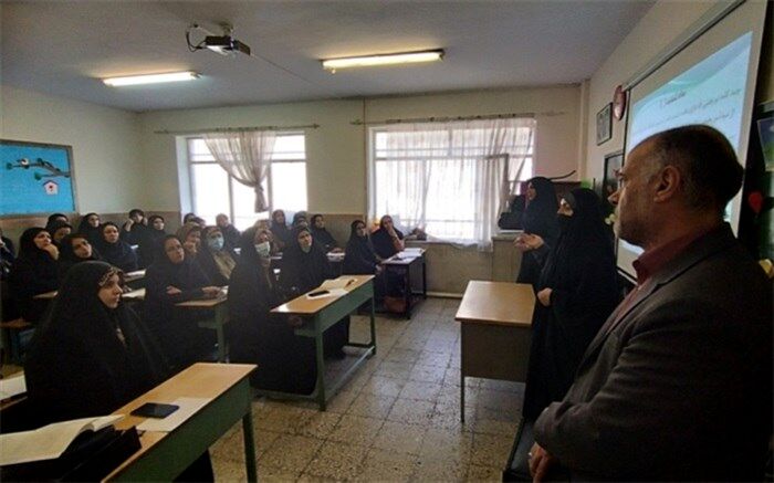 توانمندسازی و آموزش یکی از ارکان اساسی در سازمان نهضت سوادآموزی است