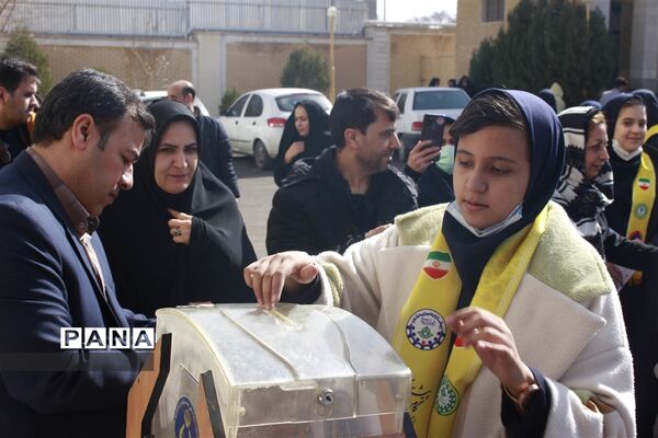 مراسم جشن نیکوکاری در دبیرستان شاهد اطهر ناحیه 1 زنجان