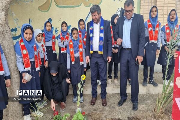 نواختن زنگ درختکاری در مدارس شادگان