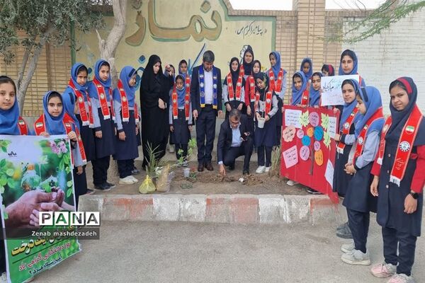 نواختن زنگ درختکاری در مدارس شادگان