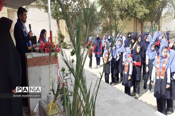 نواختن زنگ درختکاری در مدارس شادگان