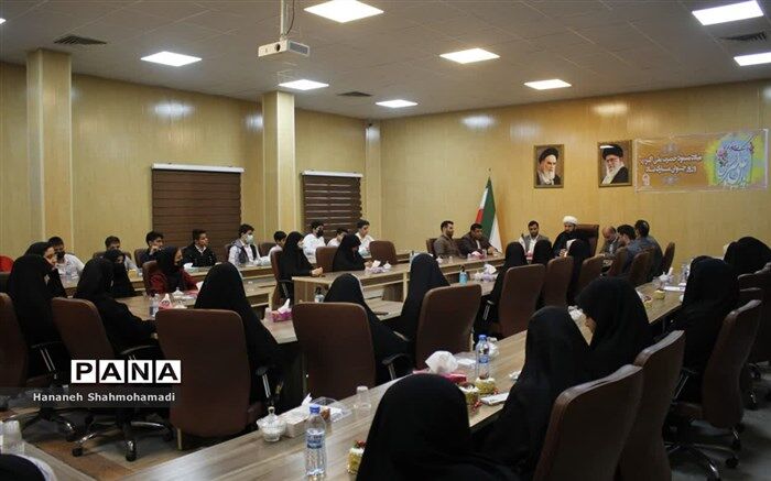 نشست صمیمی مسئولین شهر چهاردانگه با تعدادی از دانش‌آموزان دوره دوم متوسطه