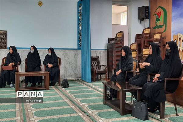 بازدید کادر آموزشی مدارس شاهد شهرستان بافق از آموزشگاه‌های شاهد یزد