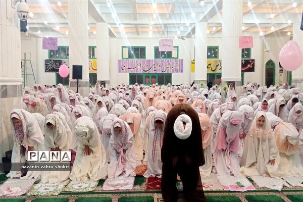 جشن عبادت و بندگی دانش‌آموزان دختر در شهرستان قرچک