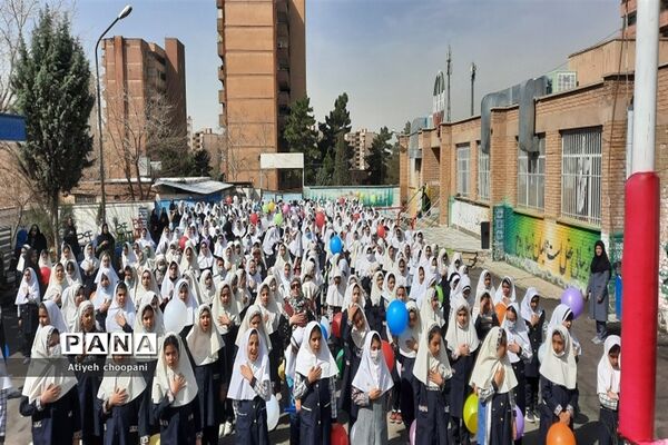 آیین روز درختکاری در دبستان دخترانه شهید یاسینی منطقه ۱۴