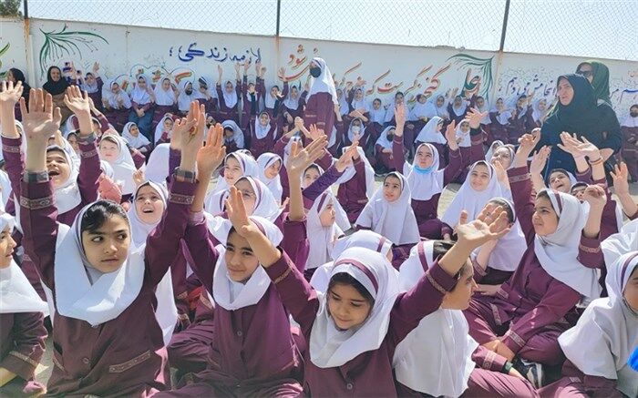 طنین دلنواز سرود بیعت در آستانه عید امید در دبستان حضرت زهرا(س) یک  رودهن/فیلم