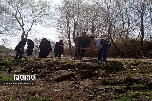 کاشت ۳۱۳ اصله نهال (هردانش‌آموز یک نهال)در روز درختکاری