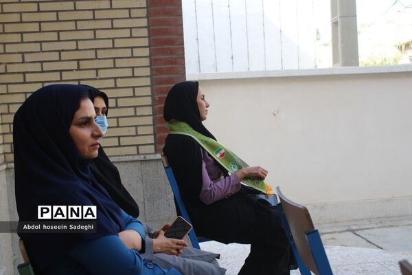 کاشت نهال در دبستان شهدای مدافع سلامت در بوشهر